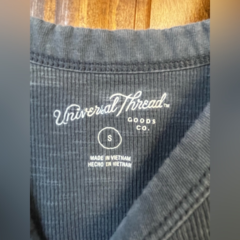 Universal Thread tank top - Picture 2 of 3